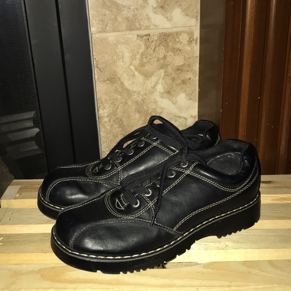 Dress shoes